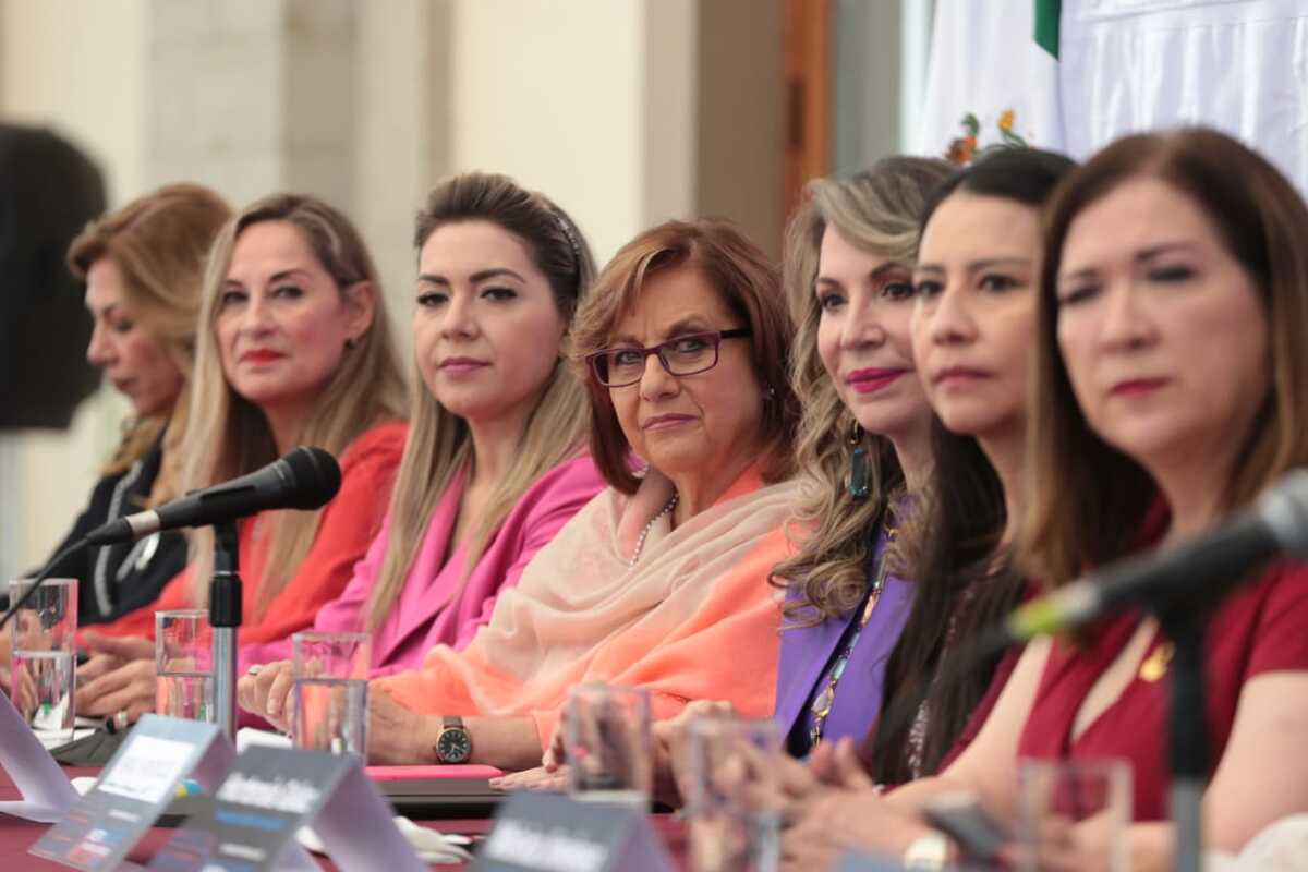 La Senadora Martha Lucía Micher y la Presidente Nacional de la Asociación Mexicana de Mujeres Jefas de Empresa A C; Sonia Garza. Foto: Jesús Quintanar