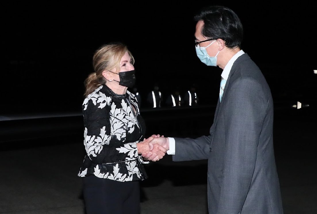 La senadora republicana Marsha Blackburn llegando a Taiwán. (Twitter)
