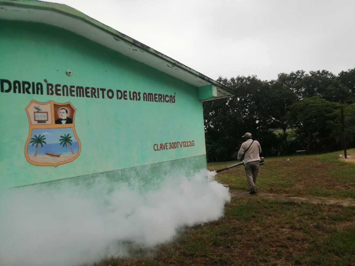 https://cdn.milenio.com/uploads/media/2022/08/26/fumigan-escuelas-tampico-alto-evitar-1.jpg