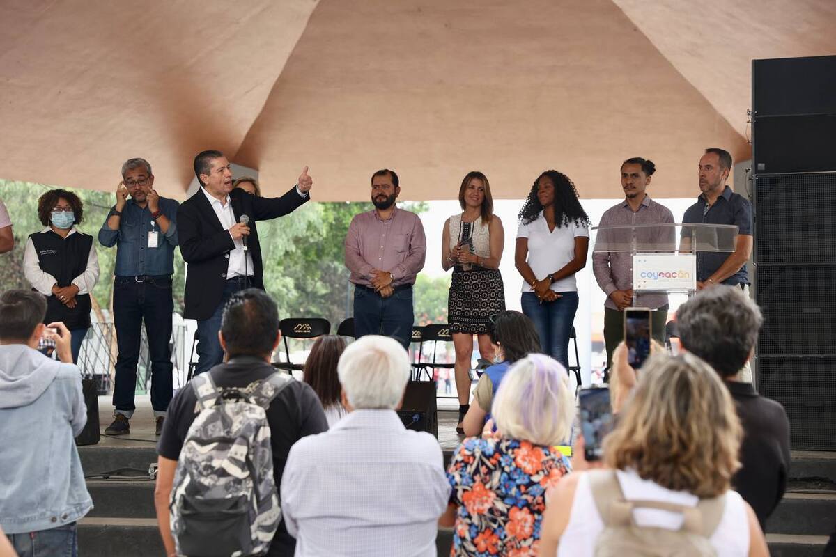 El alcalde presente el la celebración del día de los abuelos. (Especial)