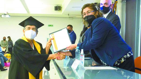 El diplomado universitario dura cuatro semestres. Especial