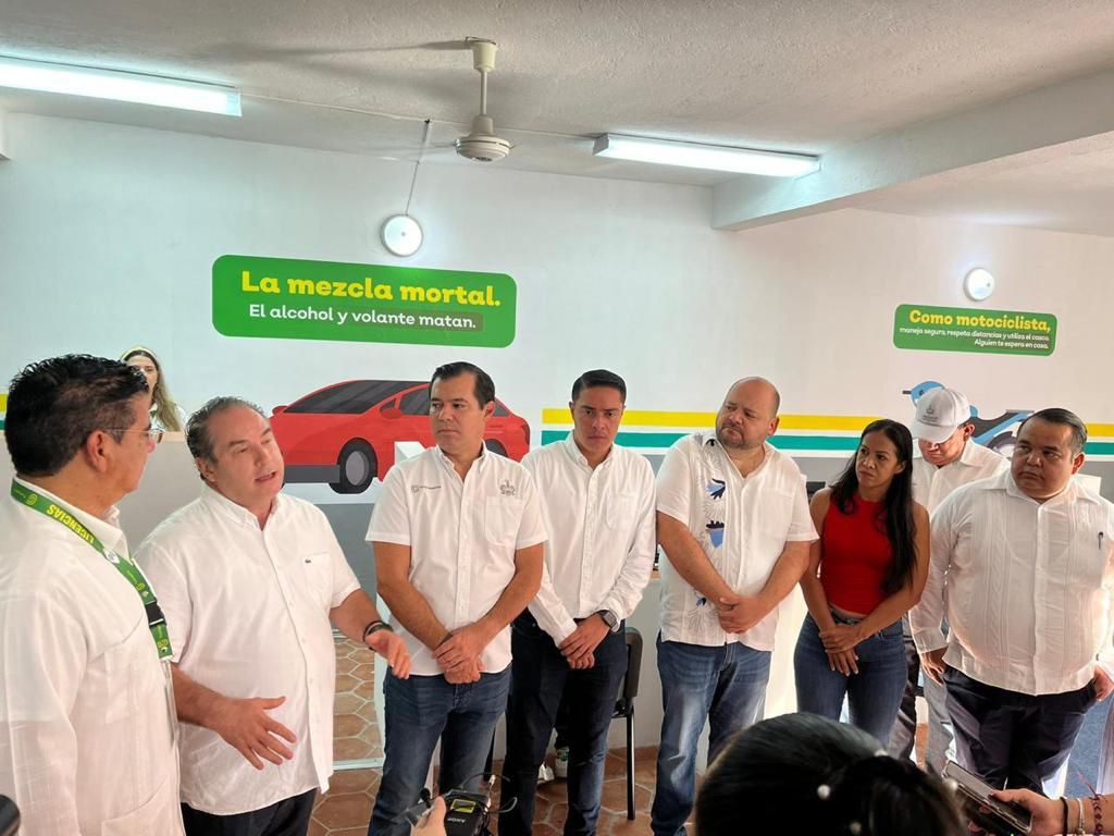 Inauguran segundo módulo de licencias en Puerto Vallarta (Roberto Hurtado)
