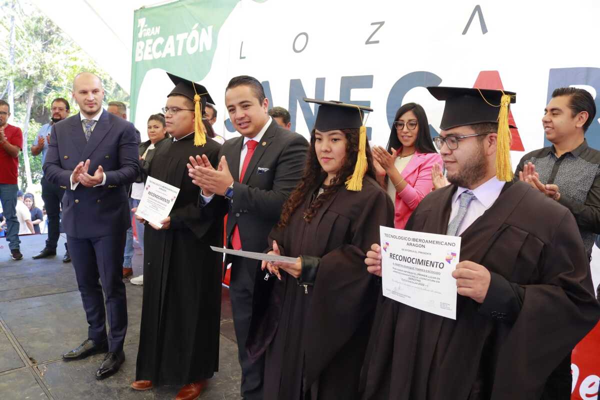 El legislador morenista, Janecarlo Lozano entregó becas a 3 mil jpovenes | Especial