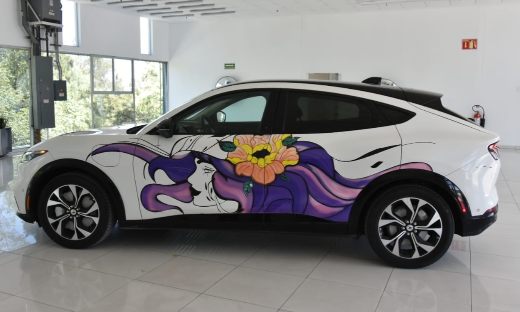 El canciller visitó la planta automotriz en Cuautitlán.| Twitter @m_ebrard