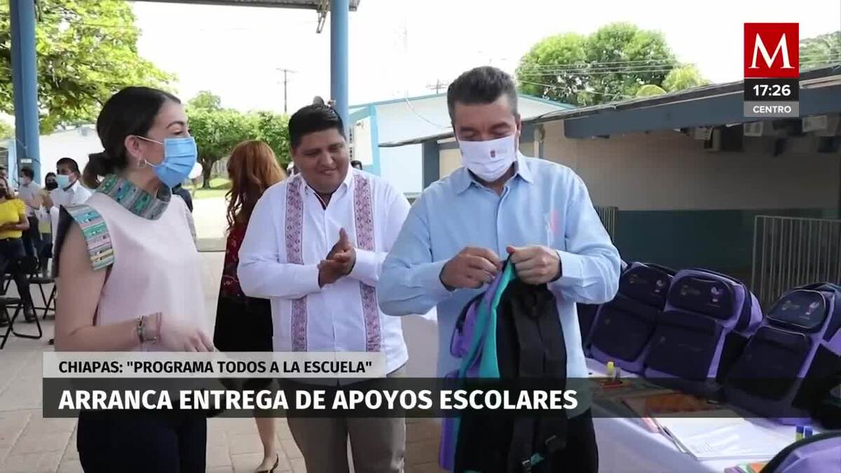 En Chiapas entregan apoyos escolares