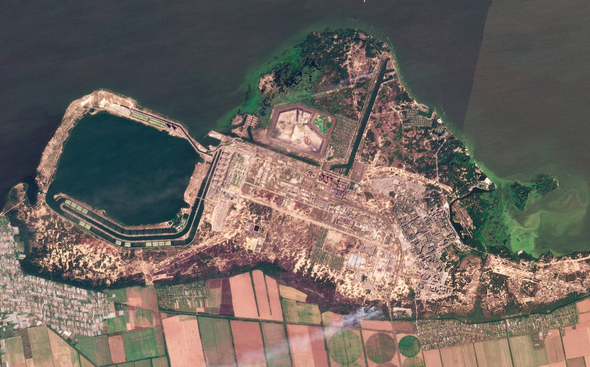 Fotografía satelital muestra humo de incendios en la planta nuclear de Zaporiyia | AP