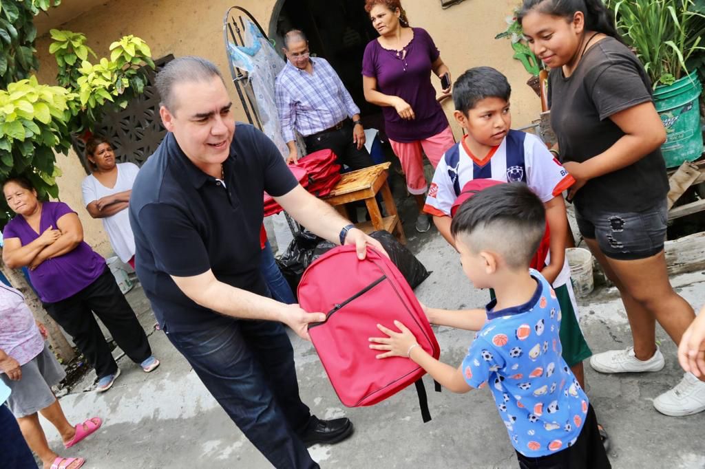 El líder de la bancada del PRI afirmó que, al surtir la lista del material educativo, los padres y madres de familia han encontrado precios muy altos.