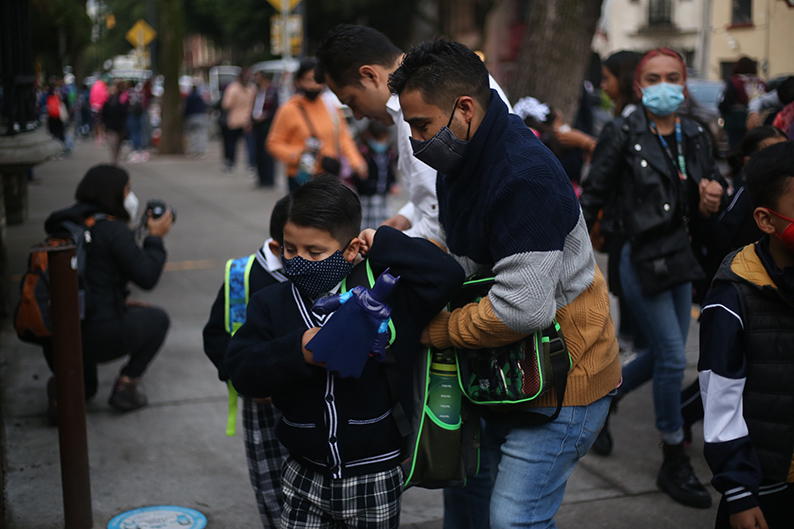 Inicia el ciclo escolar con un controversial plan educativo piloto del Gobierno. |Araceli López