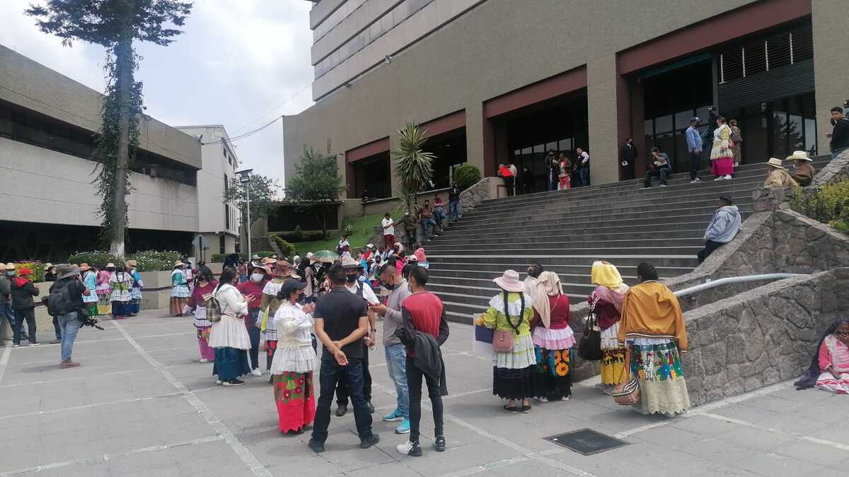 Se manifestaron en las oficias centrales de la fiscalía mexiquense, en Toluca.