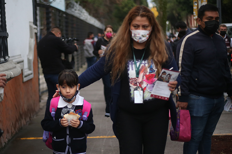5 millones 244 mil 352 alumnos son de medio superior y 124 mil 742 de normales. |Araceli López