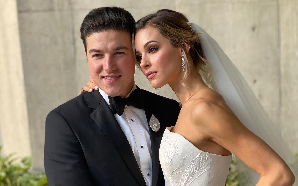 La pareja se casó el 27 de marzo del 2020 en la catedral de Monterrey. | @marianardzcantu