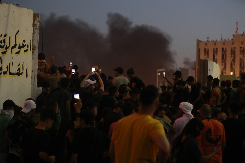 Las protestas en Irak han dejado varios muertos por la renuncia de líder político y religioso. (AP)