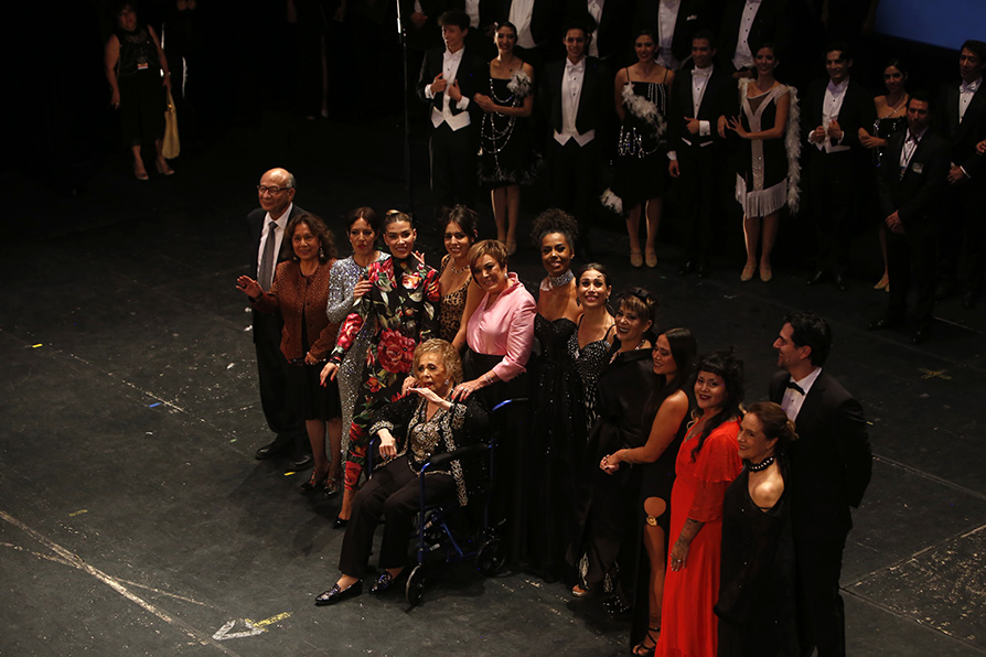 La primera actriz Silvia Pinal fue la invitada de honor en el Palacio de Bellas Artes. |Ariana Pérez