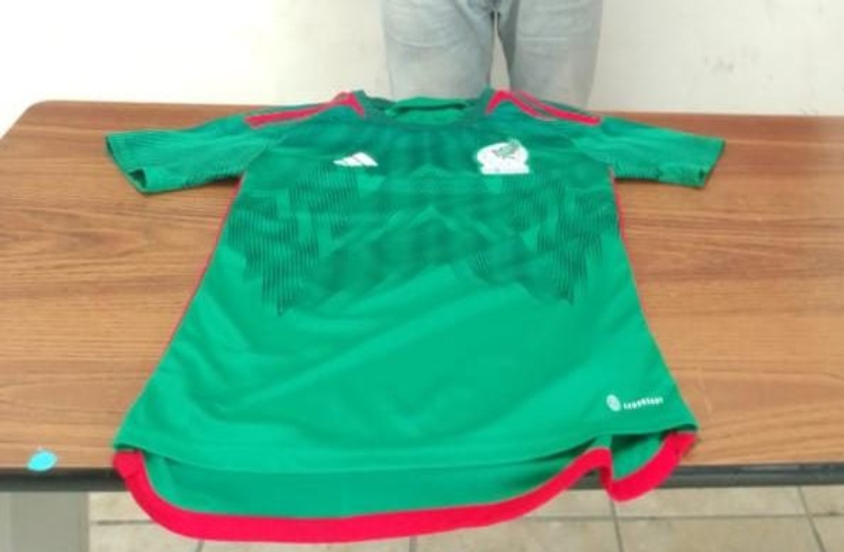 Detenido por robo de playera de la Selección. (Especial)