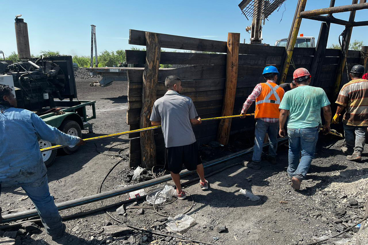 Firman acuerdo para indemnización a esposas de mineros atrapados en Sabinas. | Especial