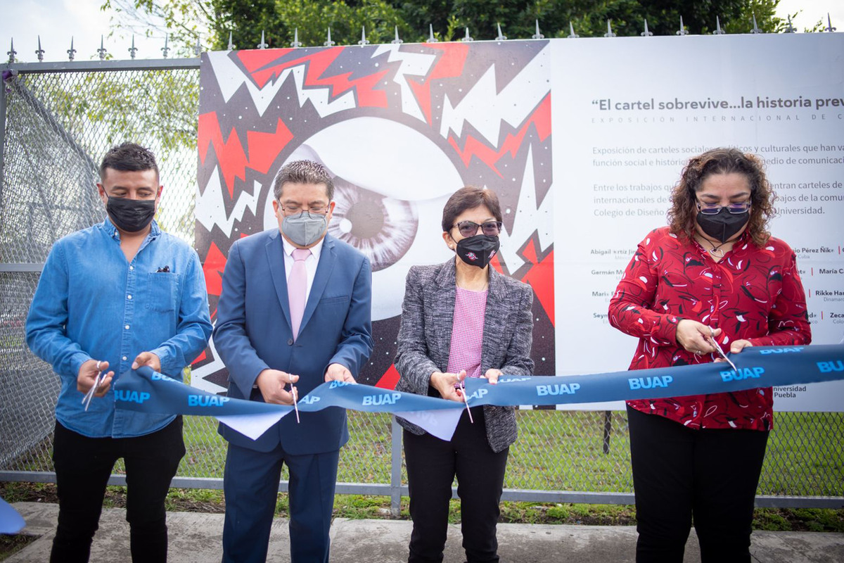 Lilia Cedillo inaugura la exposición “El cartel sobrevive…la historia prevalece” en BUAP