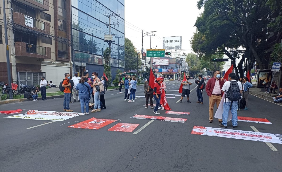 Los manifestantes cerraron la circulación en el Eje 5 Sur. | Enrique Luna