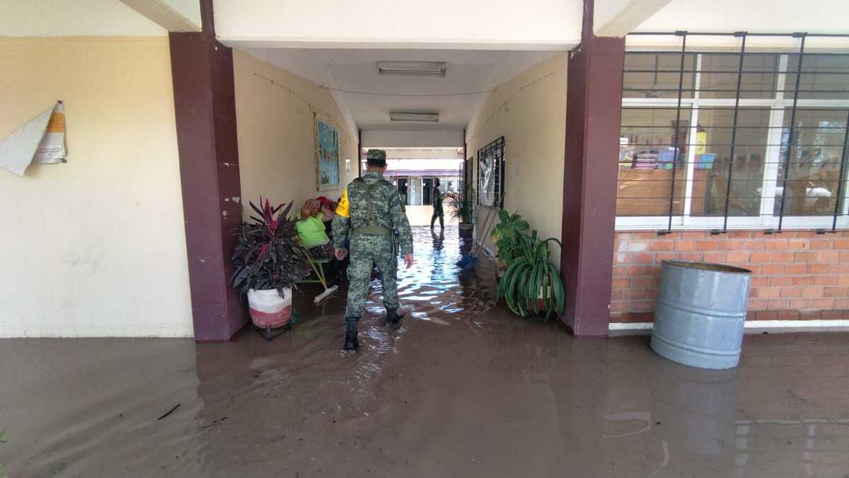 Nuevamente las aguas negras inundaron el Centro de Atención Múltiple en Tototlán, Jalisco (Usi Toledo)