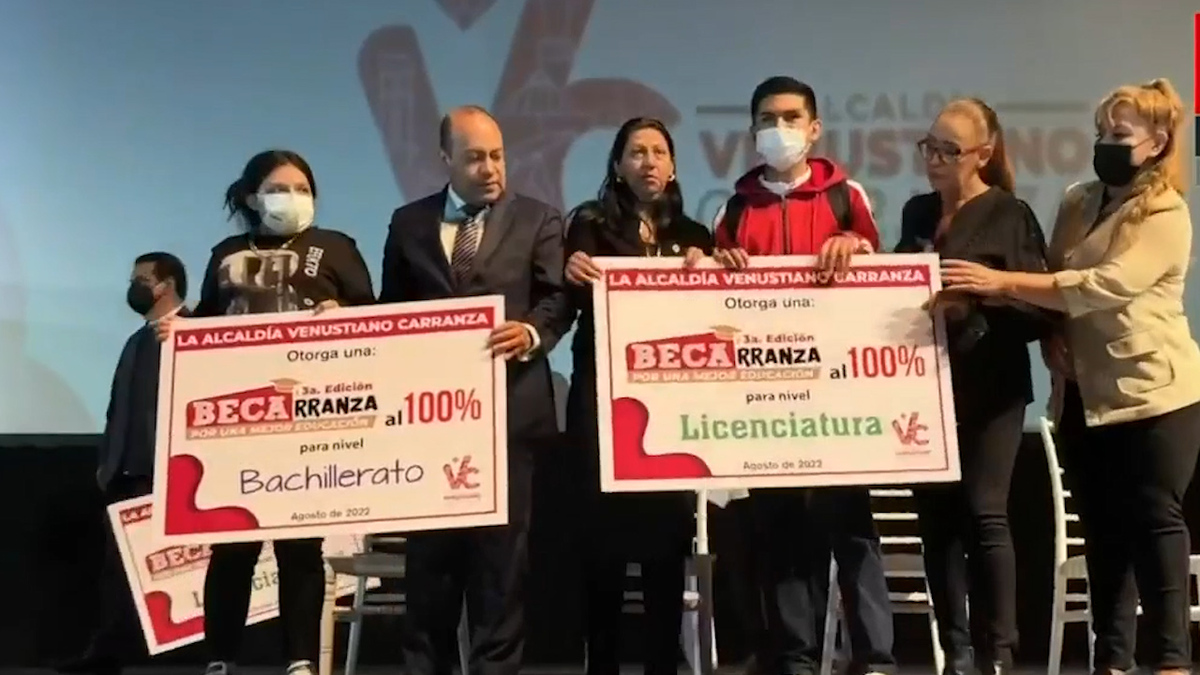 Alcaldía Venustiano Carranza entrego más de 2 mil becas a estudiantes