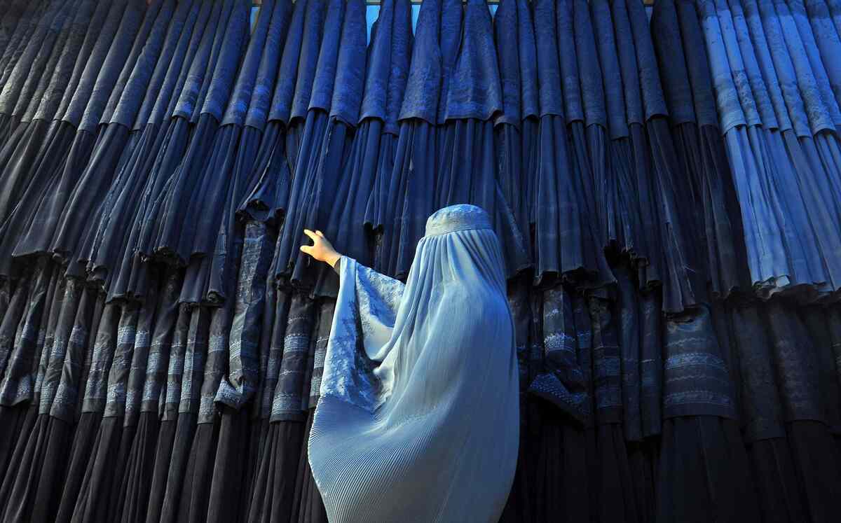 La Corte Suprema dirigida por los talibanes tuiteó que Elaha había sido arrestada. (AP)