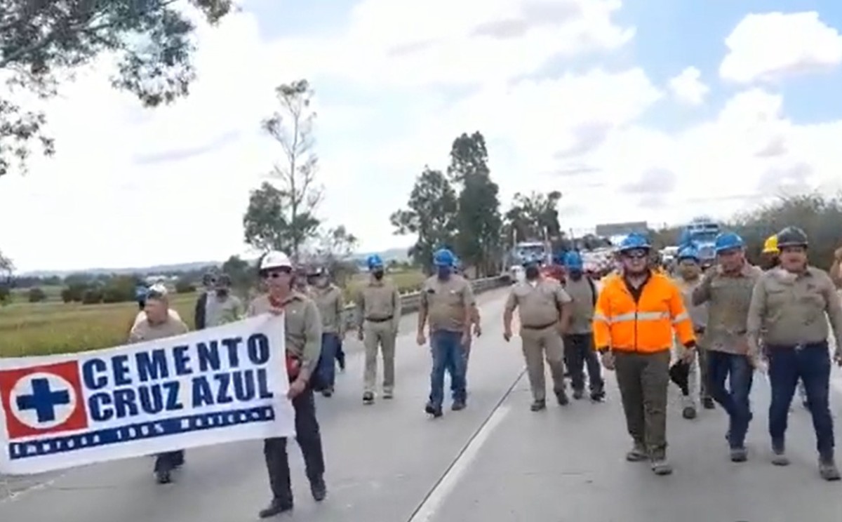 "La manifestación dio inicio alrededor de las 13:30 horas" | Especial.