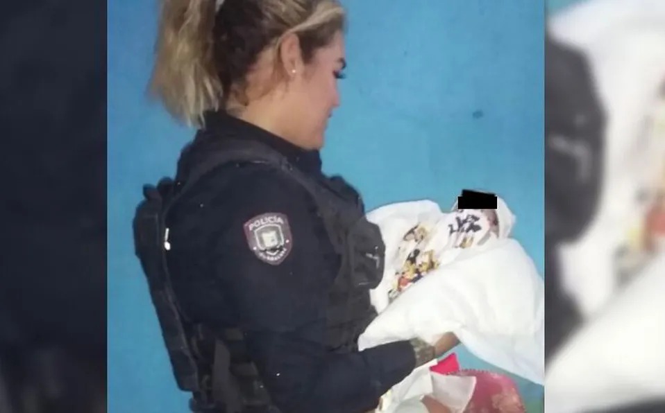 Los policías Alejandra Michel Martínez y Jesús Antonio Torres atendieron a la mujer y al recién nacido. Foto: Mayte Villasana