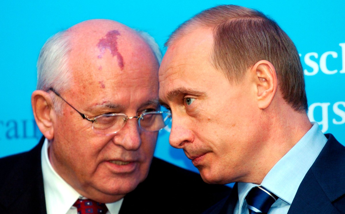 Putin y Gorbachov | AP/Archivo