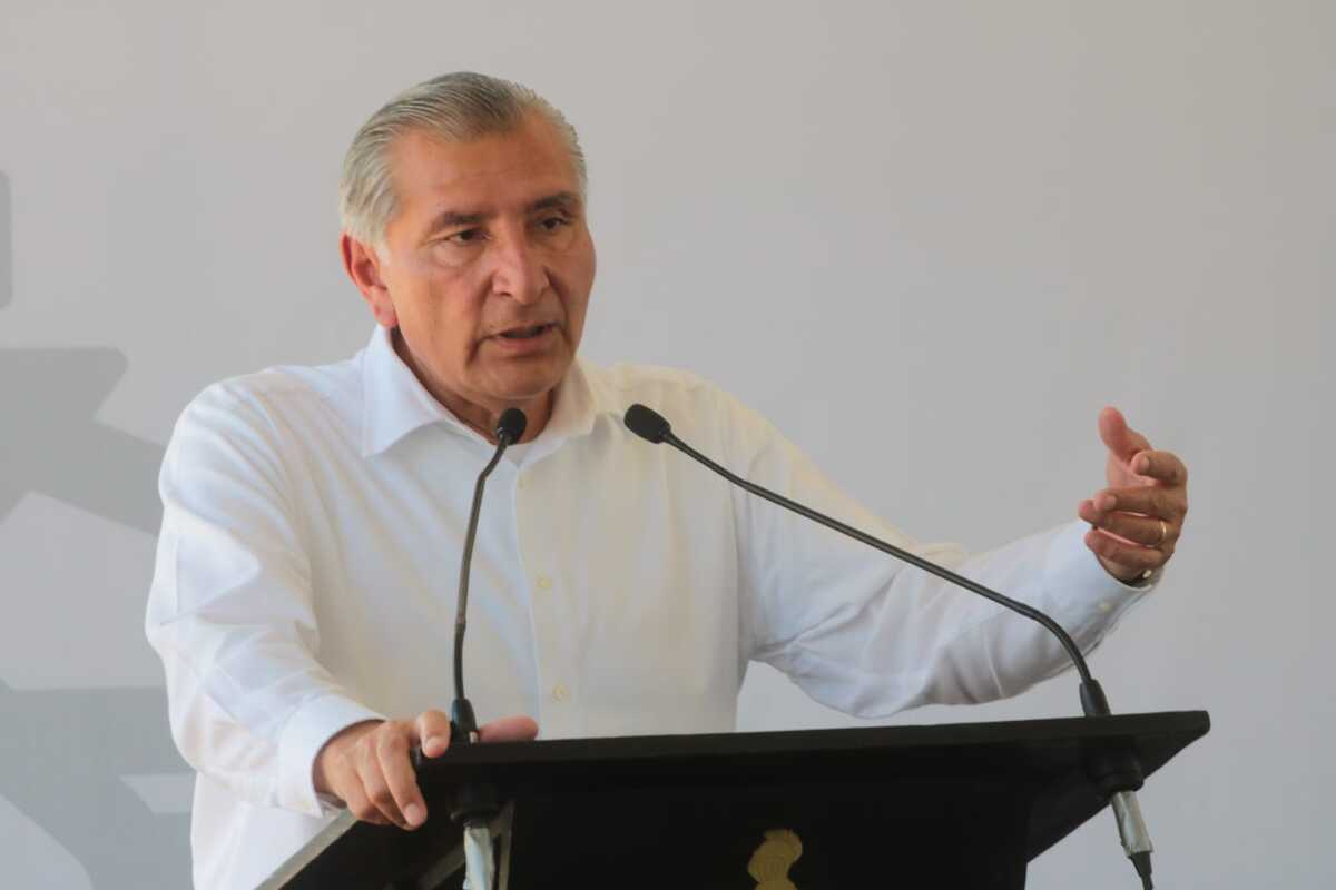 Adán Augusto López habló sobre los proyectos del Río Pánuco y de una planta desalinizadora. Foto: Leonel Rocha