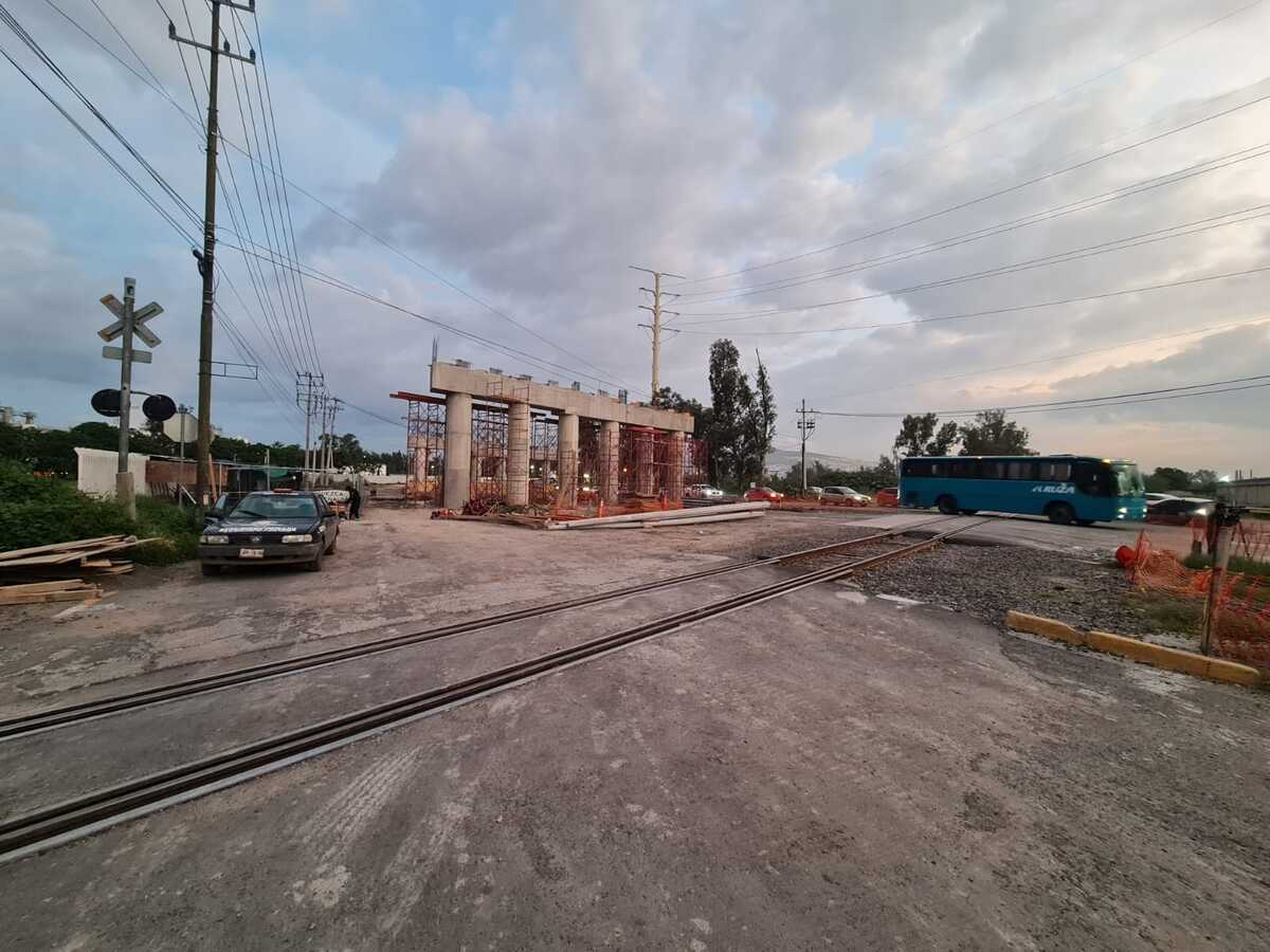 Avanza trabajos de la Línea 4 del Tren en avenida Adolf Horn (Juan Carlos Munguía)