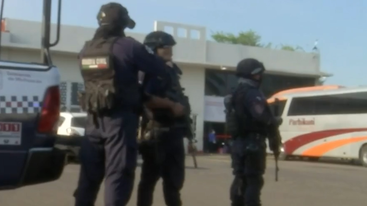 Inician operativos para retirar a grupos de autodefensas en Michoacán