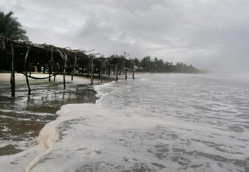 Se registró oleaje alto en Mazatlán por la tormenta tropical 'Javier'. | Especial