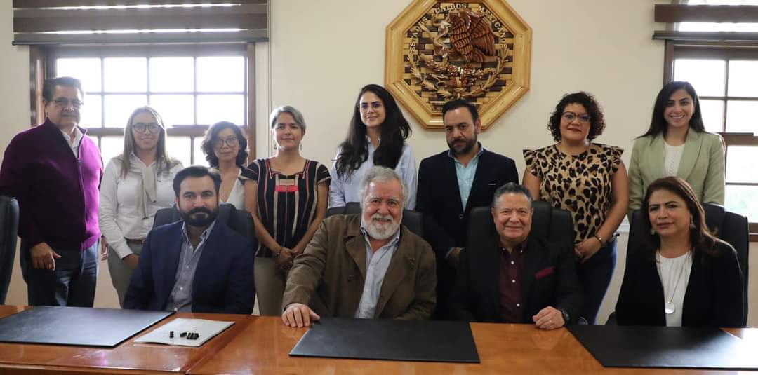 Alejandro Encinas y Julio Menchaca se reunieron en Pachuca. (Cortesía)