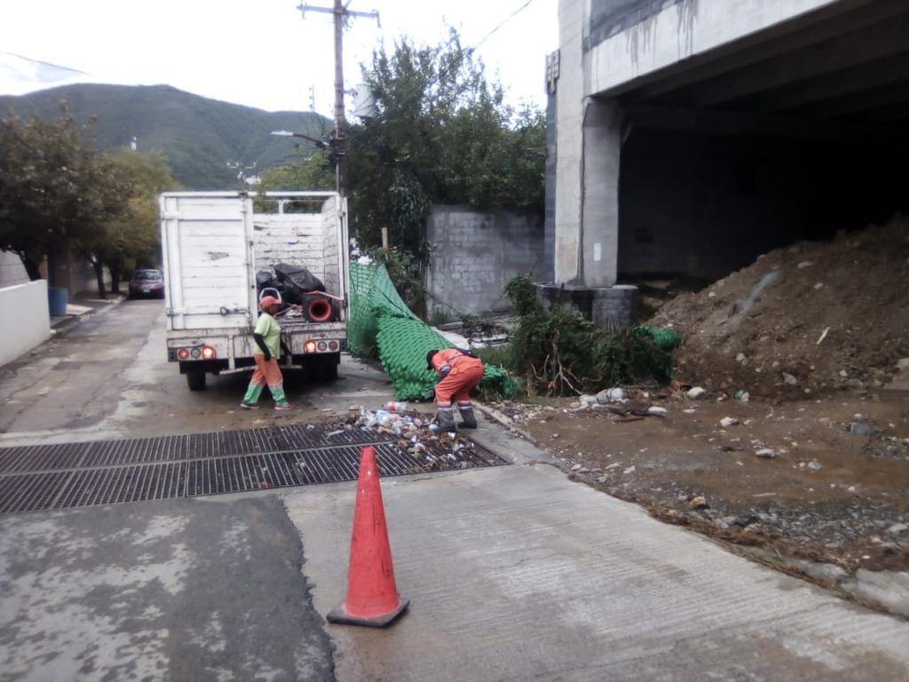 Durante el mes de agosto se recolectó un total de 185 toneladas de basura de las rejillas pluviales. Foto: César Cubero