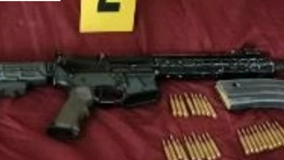 Aseguran armas y equipo táctico tras cateo en Colima