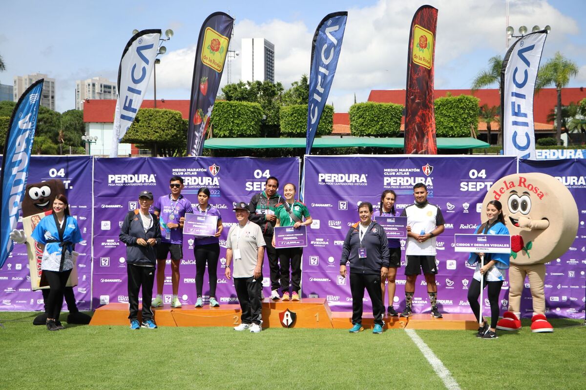 Los corredores se dieron cita para la edición 33 del medio maratón del Club Atlas (Especial)