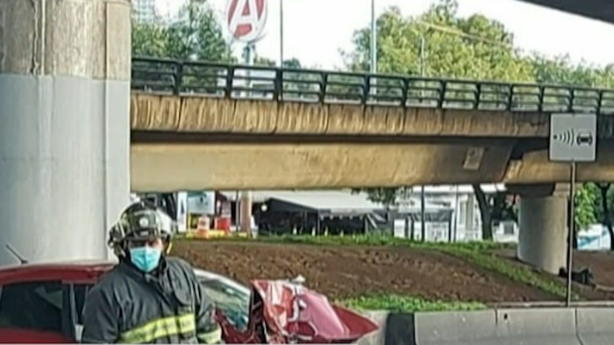 Muere mujer tras accidente vial en anillo periférico
