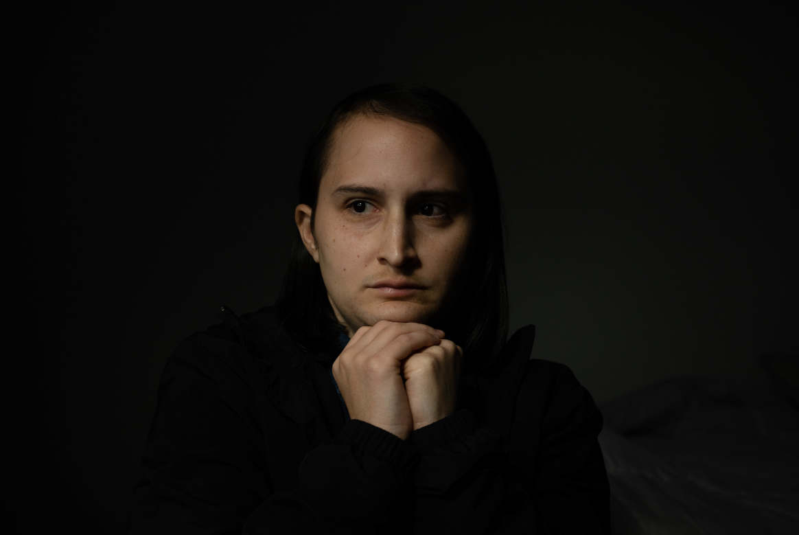 La paciente es Jay Langadinos, quien a los 22 años se sometió a cirugías. | Foto publicada en The Sydney Morning Herald