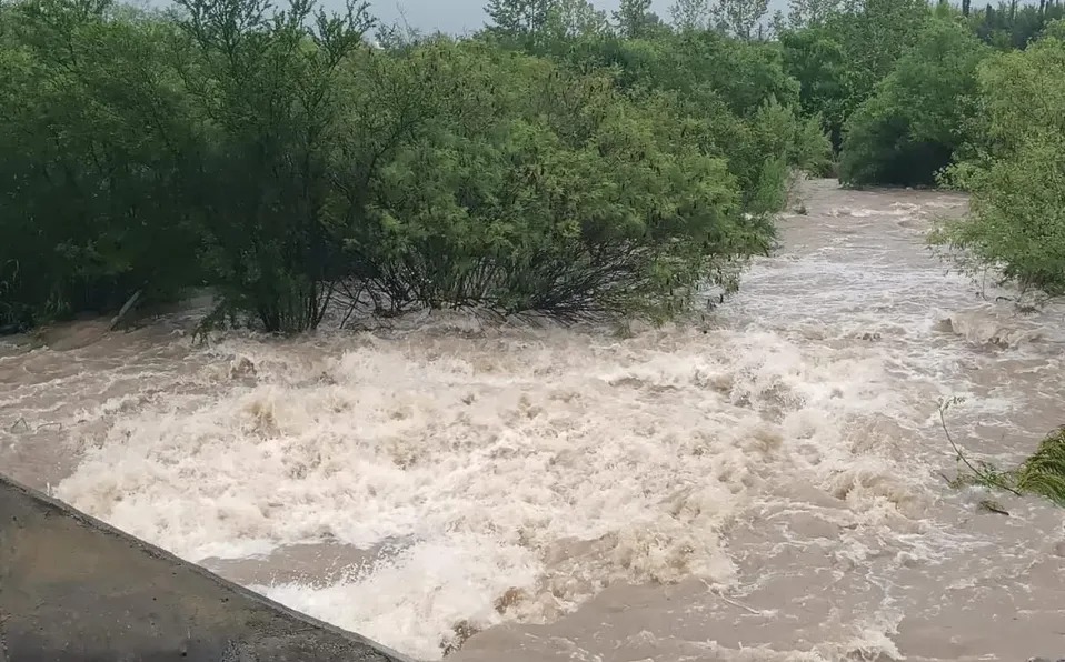 La afectación a la carpeta se registró a la altura de la colonia Los Huertos. Foto: Israel Santacruz