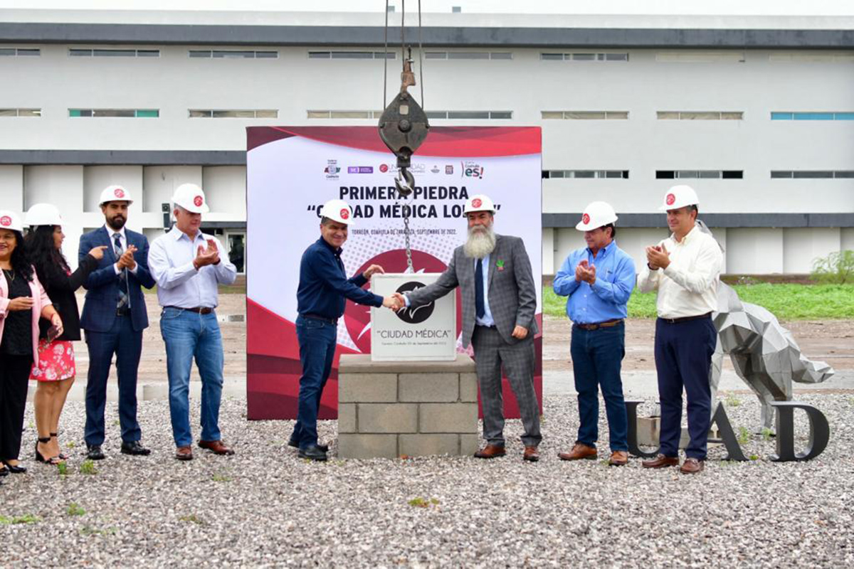 Colocan primera piedra de la Facultad de Ciencias de la Salud, de la UAD, en Torreón. | Especial