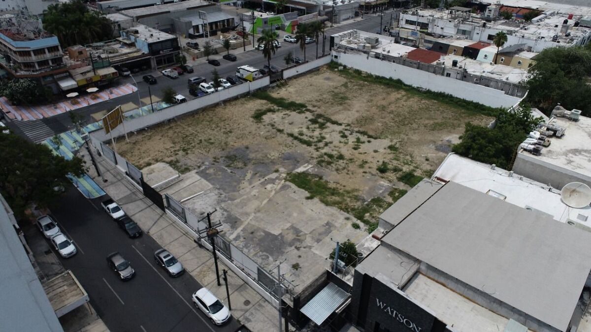 El espacio de estacionamiento es de 3 mil 300 metros cuadrados, con 110 cajones y dos accesos. Foto: Especial.