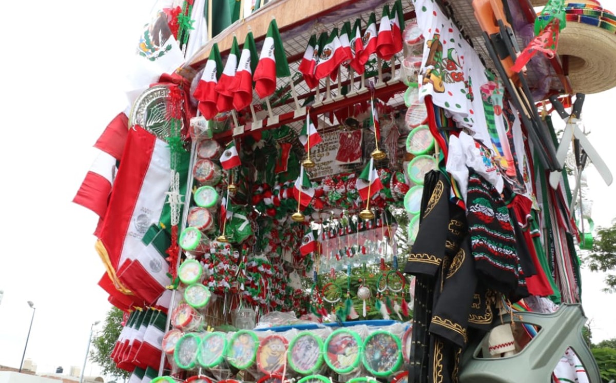 En León entregan permisos a comerciantes para las Fiestas Patrias / Dany Béjar