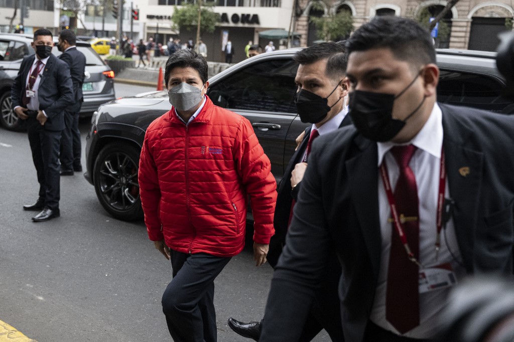 Pedro Castillo, presidente de Perú, yendo a comparecer ante la Fiscalía. (AFP)