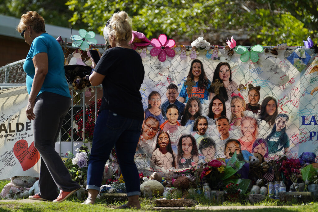Los alumnos en Uvalde, Texas, regresaron a clases después del tiroteo en la escuela primaria Robb. (AP)