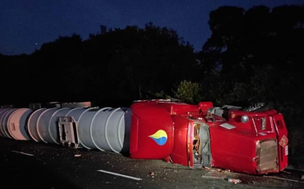 La circulación vehicular fue desviada por la carretera federal 180. | Especial