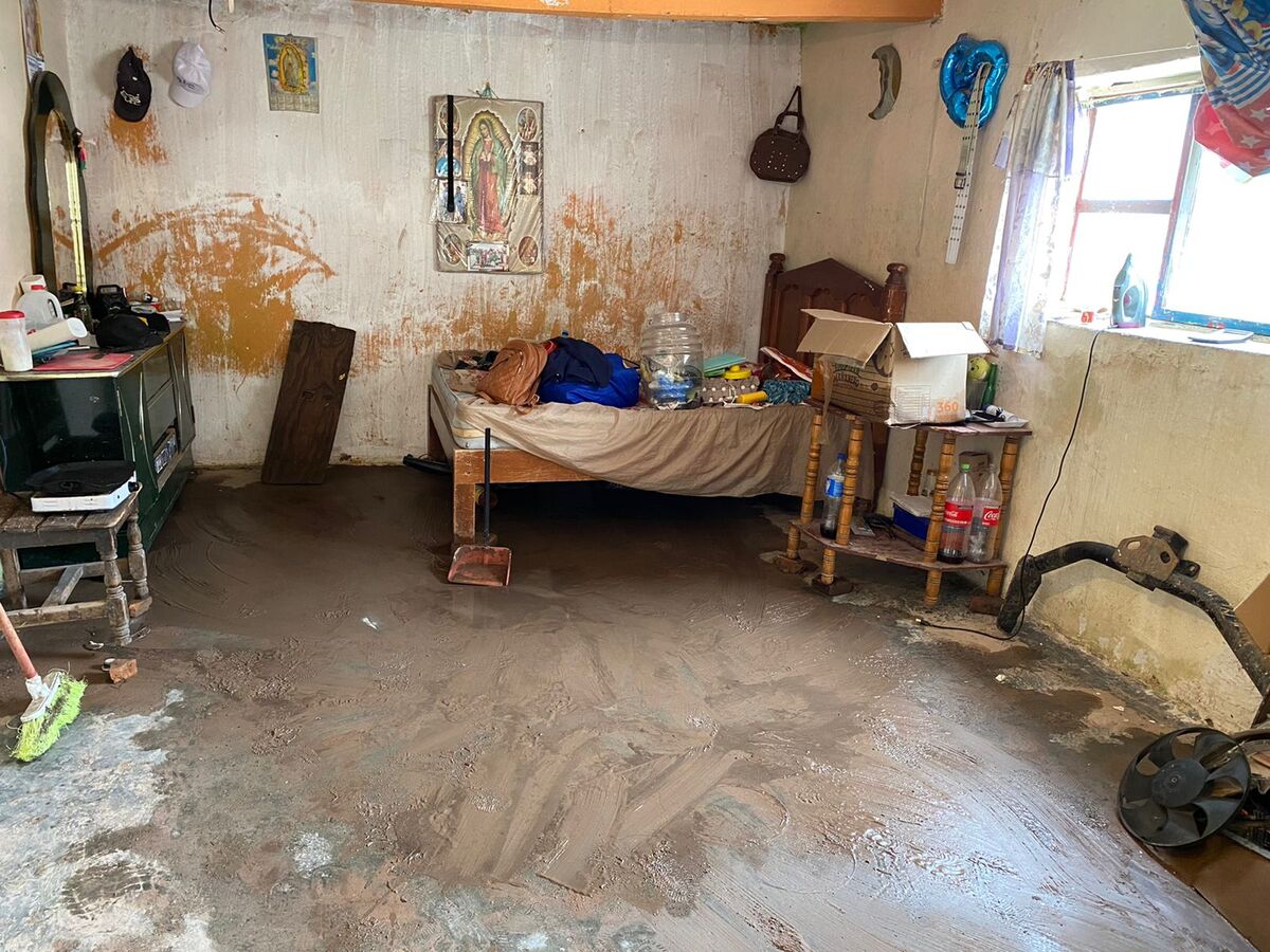 Don Ramón narró como el agua arrastró los muebles de su casa | Juan Carlos Lozano