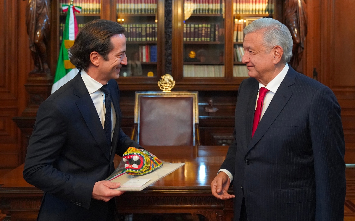 El Presidente recibió a los embajadores en su despacho de Palacio Nacional. | @lopezobrador_