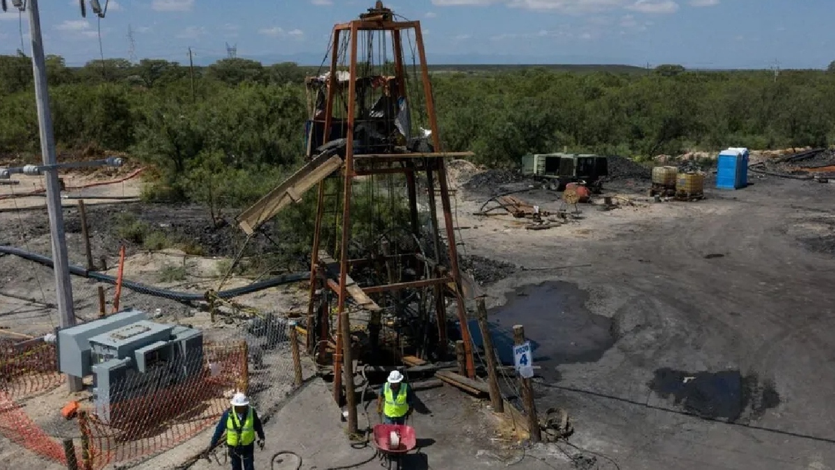 Protección Civil prevé que rescate de mineros atrapados en Coahuila se logre en seis meses