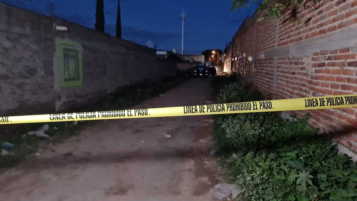 Resguardan sitio donde hallaron a mujer muerta en Tlaquepaque (Juan Carlos Munguía)
