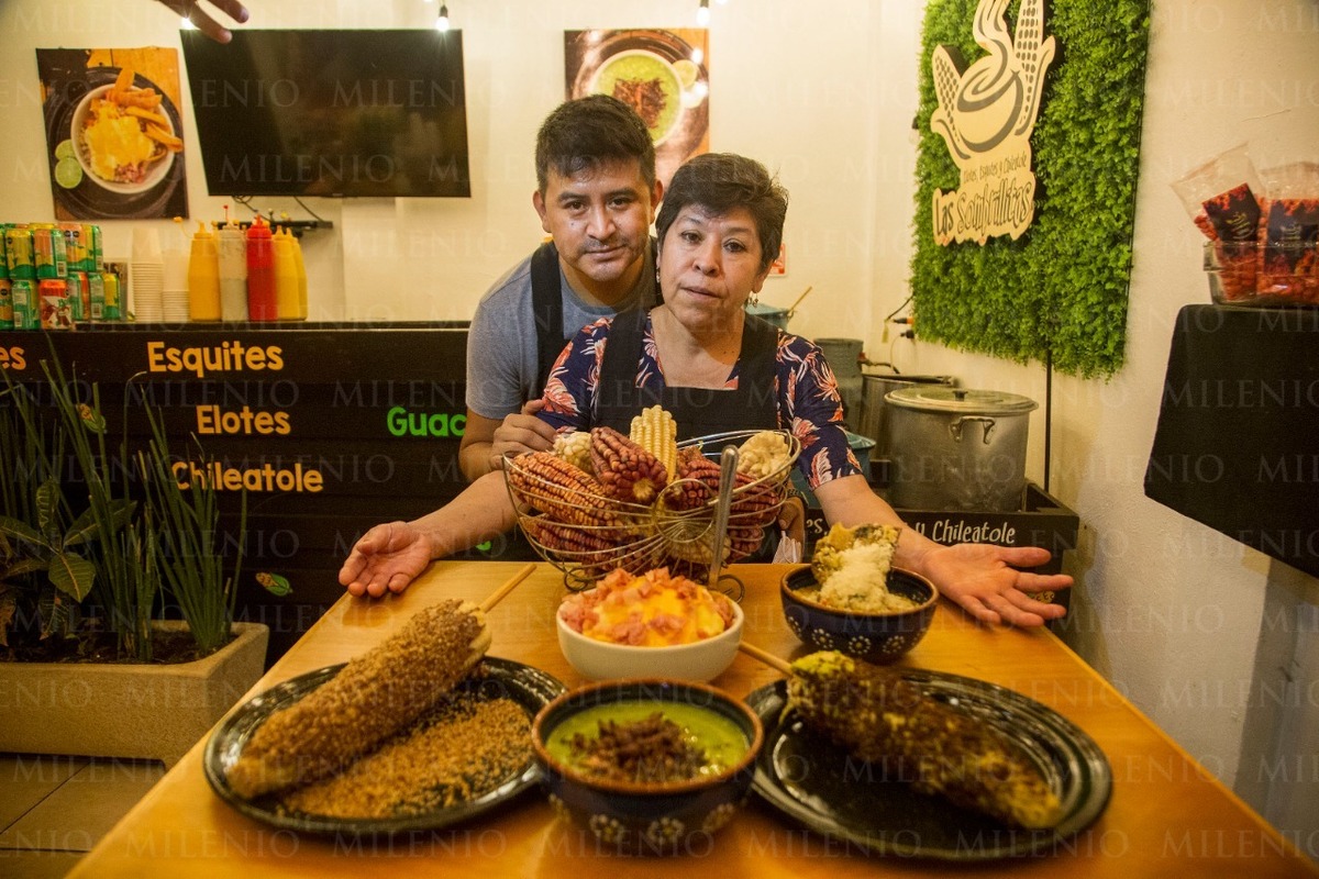 En Atlixco, doña Francisca ofrece elotes y esquites con toque gourmet | Andrés Lobato