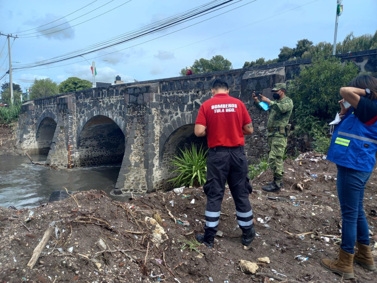 Bomberos y Protección Civil en recorridos de seguridad en el río Tula